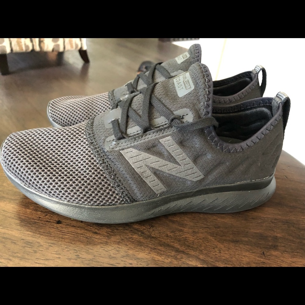 New balance tennis shoes